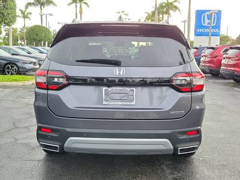 Certified 2025 Honda Pilot Touring image 5