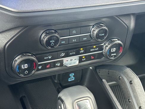 New 2025 Ford Bronco Badlands image 21