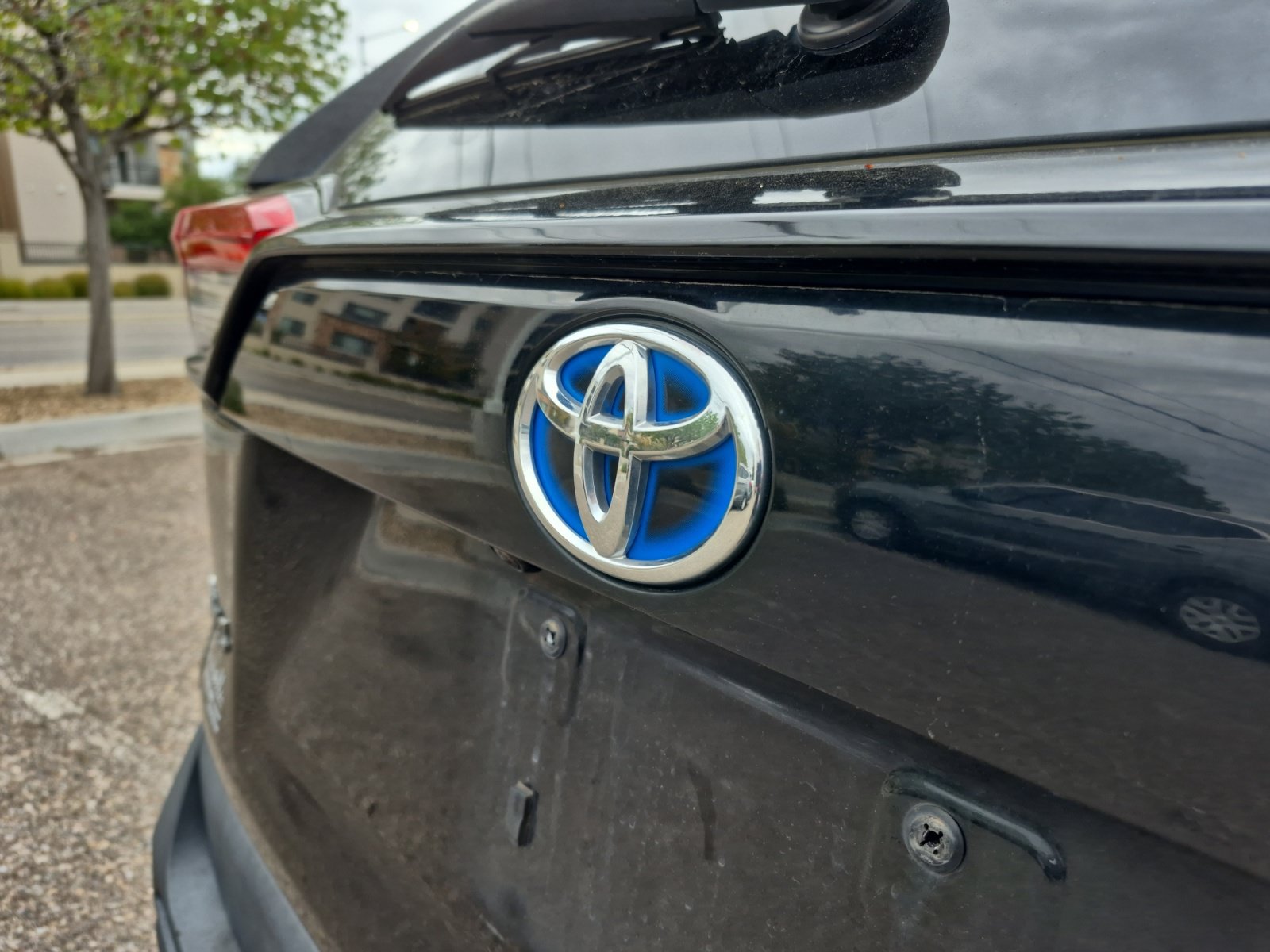 Used 2020 Toyota RAV4 LE w/ All Weather Liner Package AWD/4WD image 23