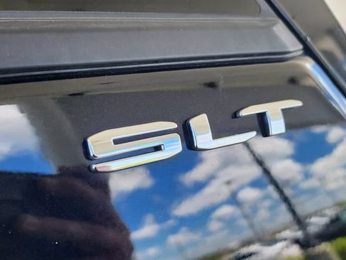 Used 2024 GMC Terrain SLT AWD/4WD image 27