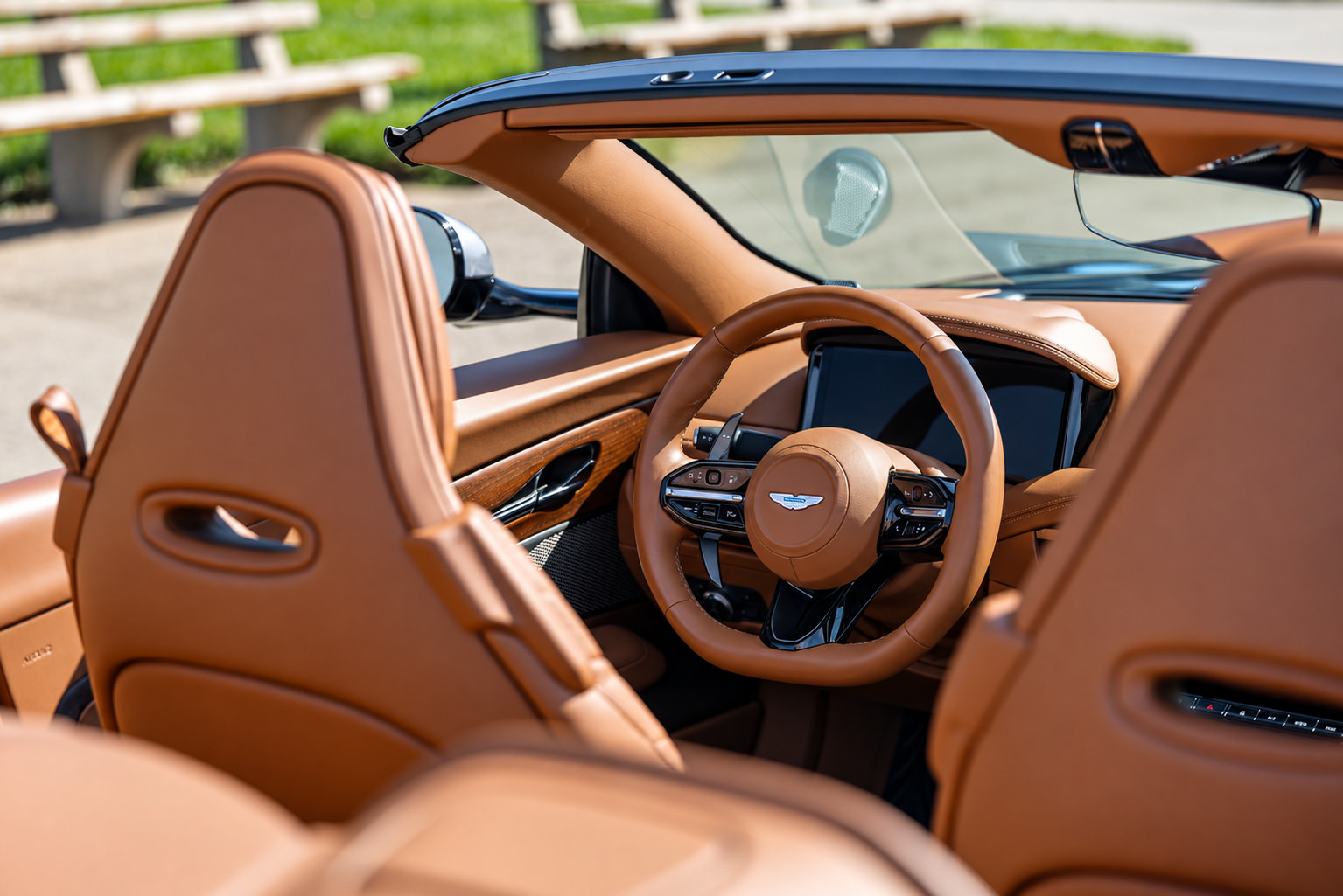 Used 2024 Aston Martin DB12 Convertible RWD image 16