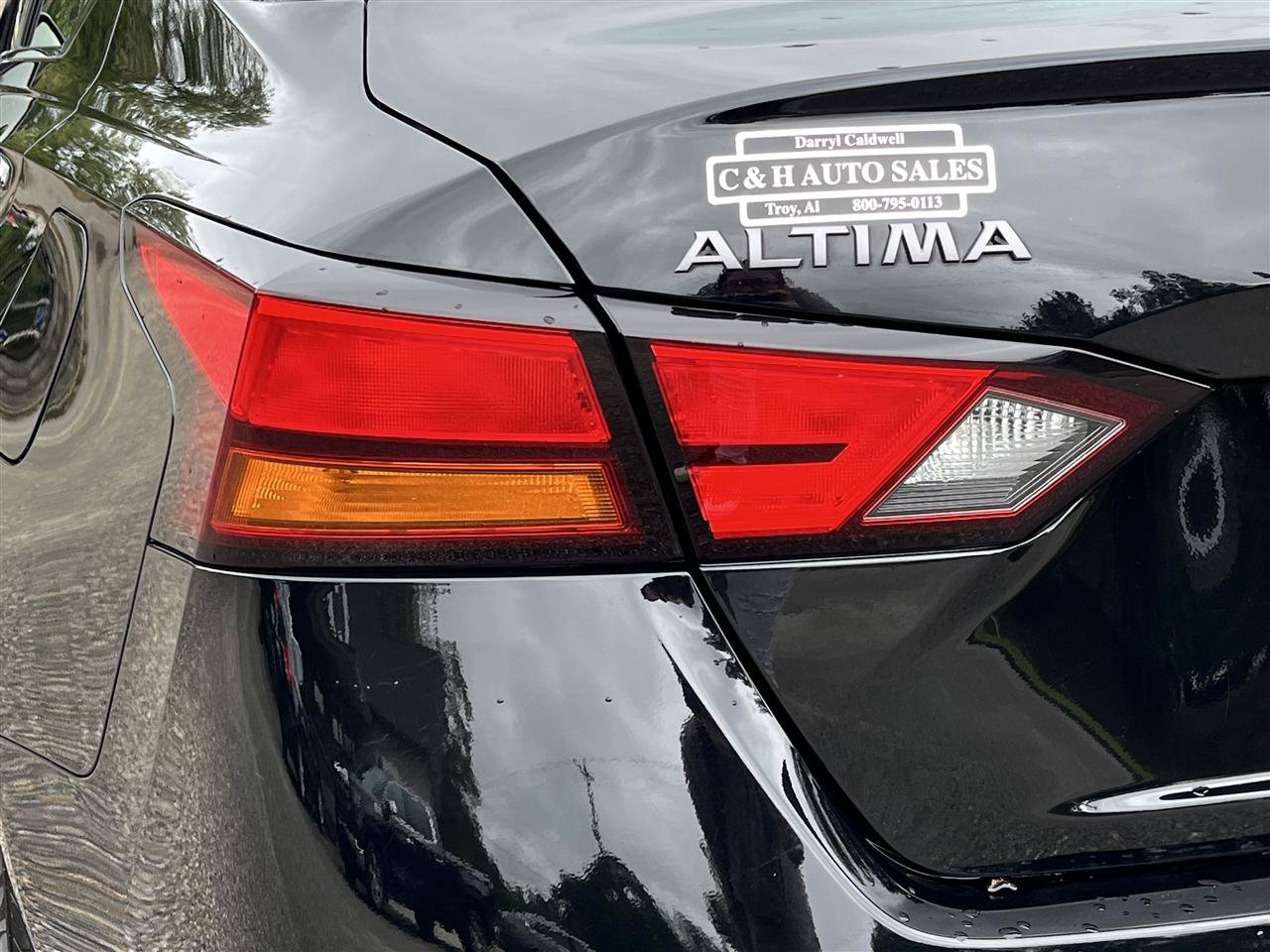 Used 2025 Nissan Altima 2.5 SV FWD image 9