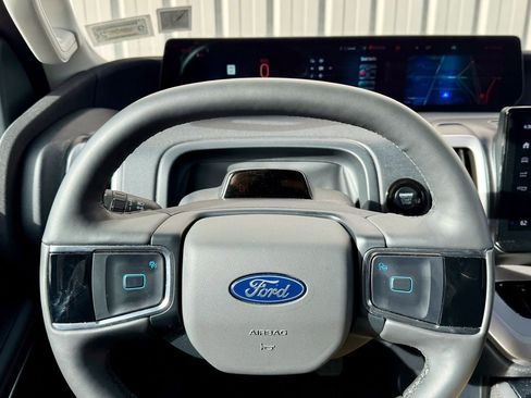 Certified 2025 Ford Expedition Active AWD/4WD image 24