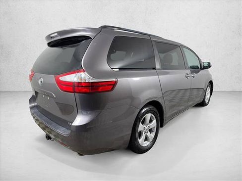 Used 2015 Toyota Sienna LE FWD image 3