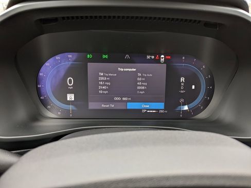 Certified 2025 Volvo XC40 B5 Ultra w/ Climate Package image 15