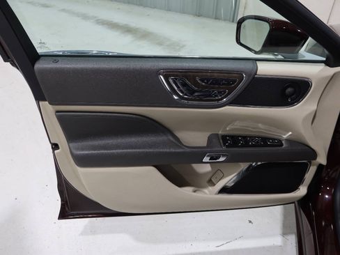 Used 2020 Lincoln Continental Reserve FWD image 30