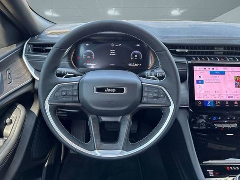 New 2025 Jeep Grand Cherokee L Limited w/ Luxury Tech Group II image 17