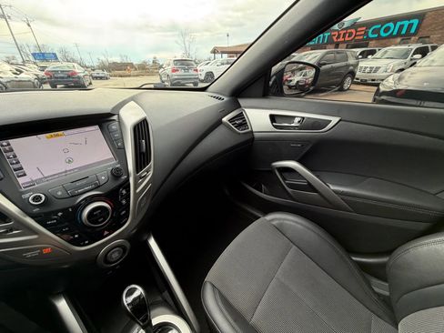 Used 2016 Hyundai Veloster w/ Option Group 03 FWD image 20
