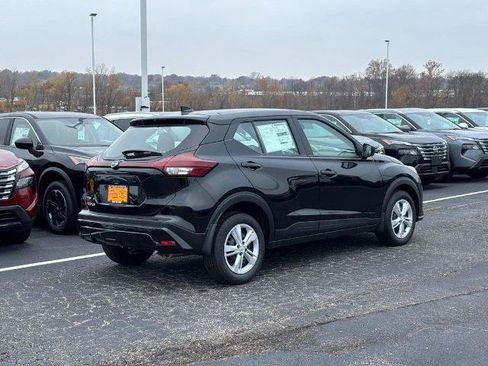 Certified 2025 Nissan Kicks Play S FWD image 3