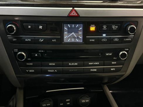 Used 2016 Hyundai Genesis 3.8 w/ Option Group 02 image 17