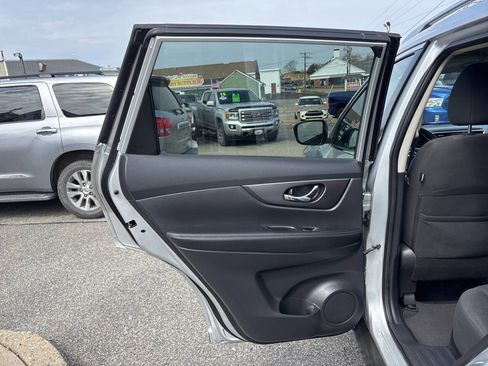 Used 2016 Nissan Rogue SV AWD/4WD image 27
