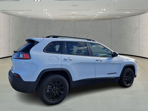 Used 2023 Jeep Cherokee Altitude Lux image 5