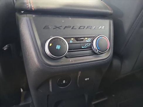 Used 2025 Ford Explorer Active w/ Active Comfort Package image 11