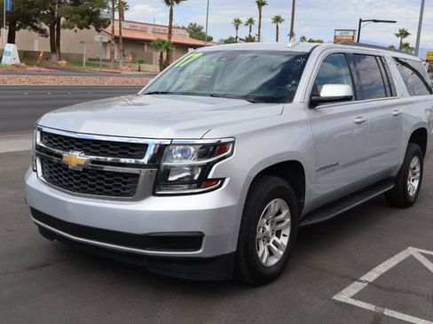 Used 2017 Chevrolet Suburban LT image 3