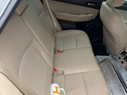 Used 2017 Subaru Outback 3.6R Limited AWD/4WD image 7