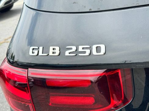 Used 2025 Mercedes-Benz GLB 250 image 12