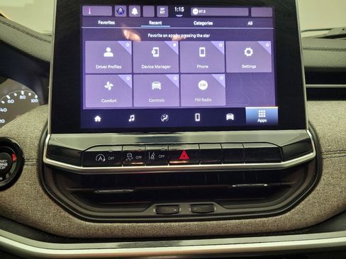 Used 2024 Jeep Compass Latitude image 25