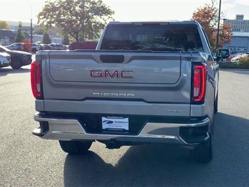 Used 2025 GMC Sierra 1500 SLT image 3