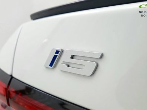 Used 2024 BMW i5 eDrive40i w/ Executive Package RWD image 28