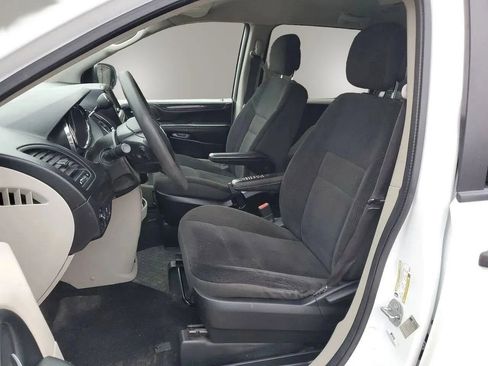 Used 2019 Dodge Grand Caravan SE FWD image 12