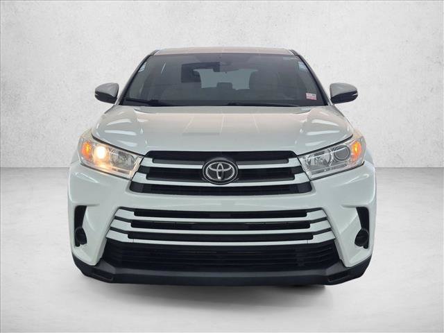 Used 2017 Toyota Highlander LE FWD image 2