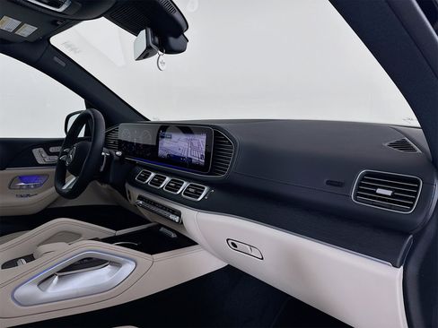 New 2026 Mercedes-Benz GLS 580 4MATIC image 33