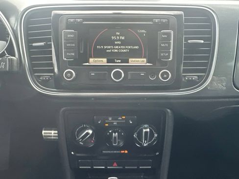 Used 2014 Volkswagen Beetle R-Line FWD image 18