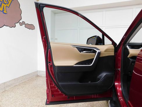 Used 2020 Toyota RAV4 Limited w/ Carpet Mat Package image 25