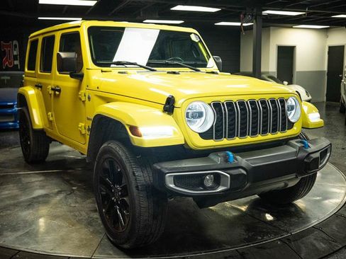 Used 2024 Jeep Wrangler Unlimited Sahara AWD/4WD image 5