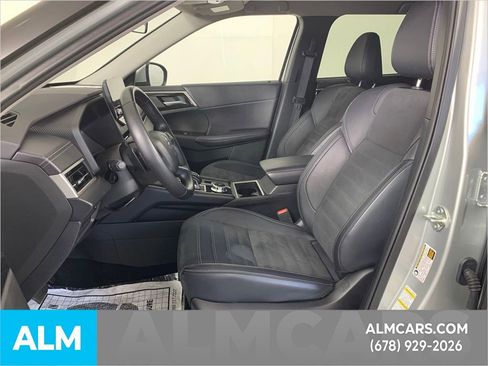 Used 2024 Mitsubishi Outlander SE image 18