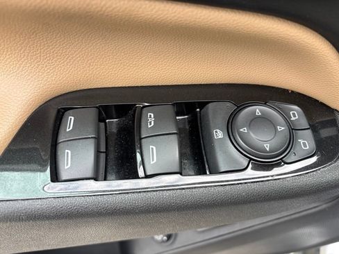 Used 2022 Chevrolet Equinox Premier AWD/4WD image 18