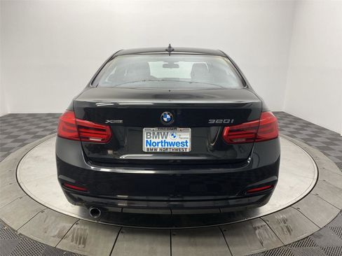 Used 2018 BMW 320i xDrive 320i xDrive w/ Sport Package image 15