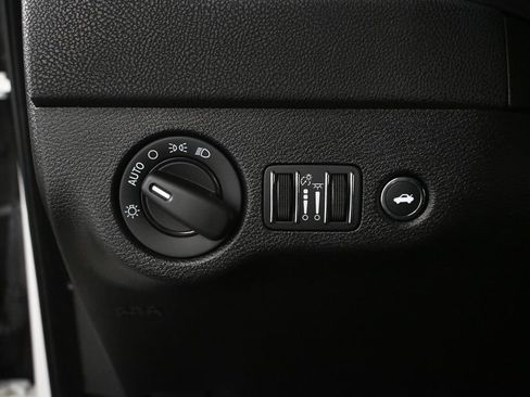 Used 2023 Dodge Charger R/T w/ Performance Handling Group RWD image 9