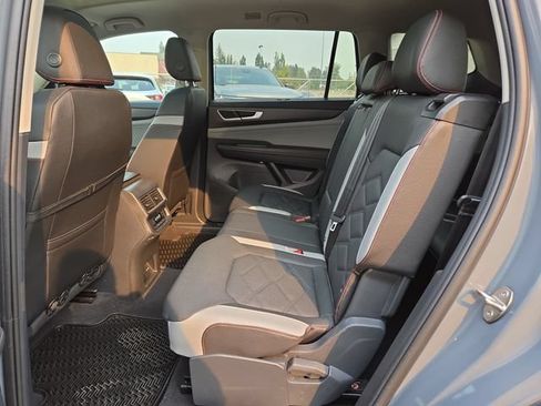 Used 2025 Volkswagen Atlas Peak Edition SE AWD/4WD image 28