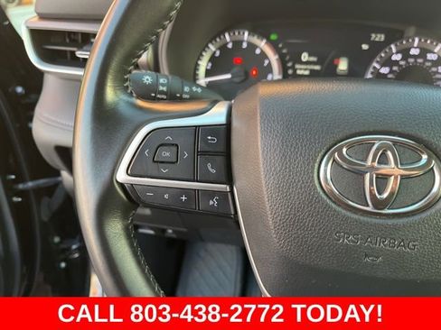 Used 2024 Toyota Highlander LE FWD image 21