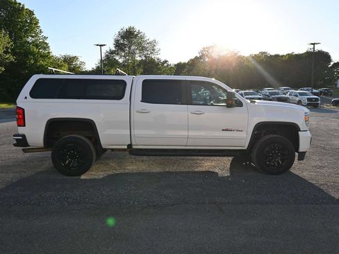 Used 2018 GMC Sierra 2500 SLT w/ All Terrain HD Package AWD/4WD image 15