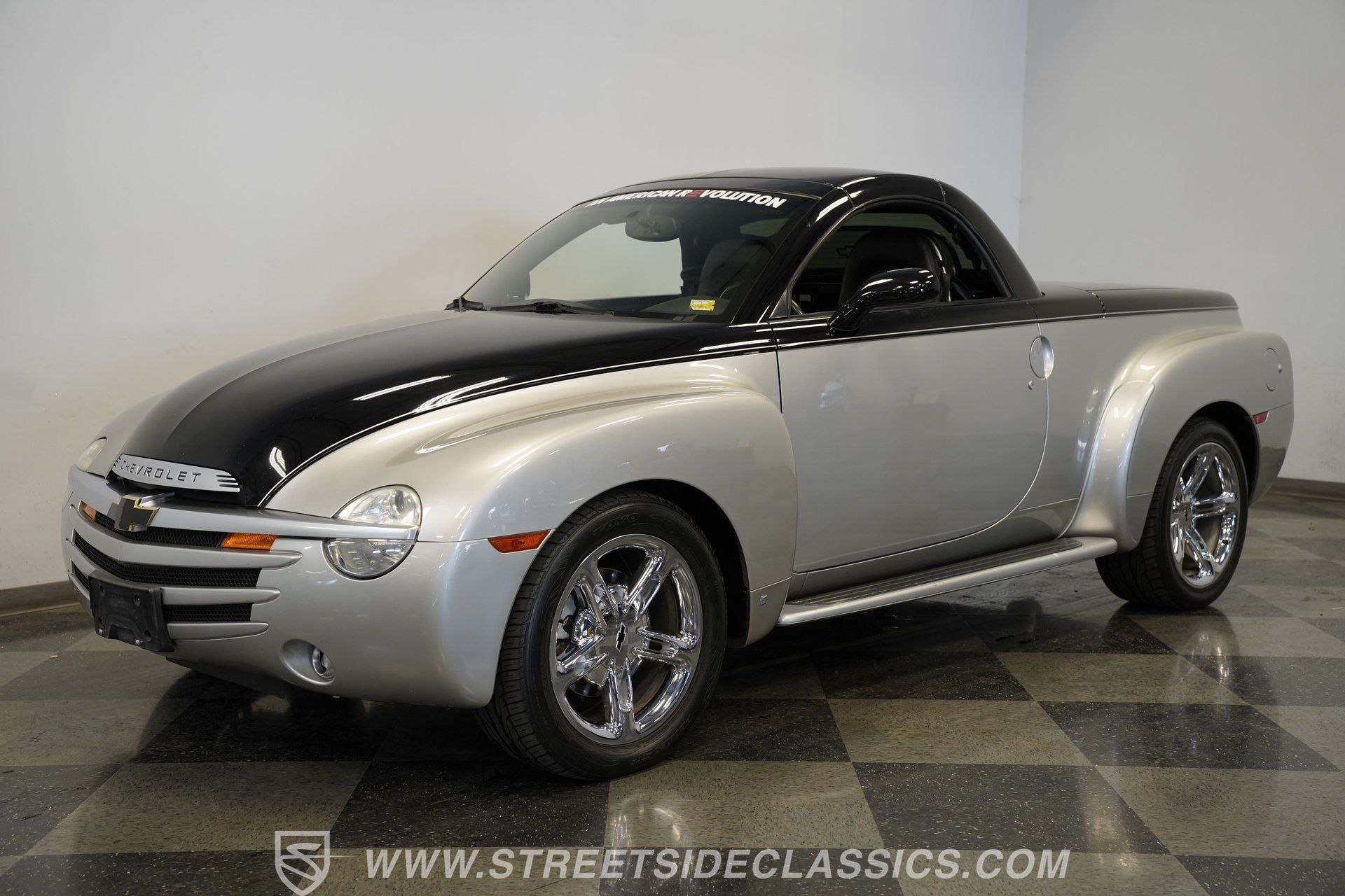 Used 2006 Chevrolet SSR w/ Preferred Equipment Group RWD image 6