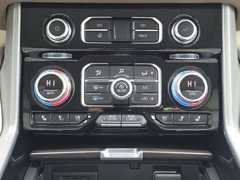 Used 2021 GMC Yukon XL Denali w/ Denali Premium Package image 45