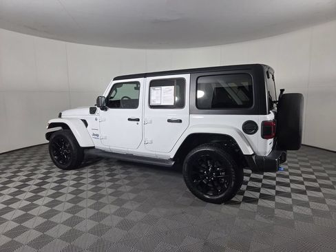 Used 2022 Jeep Wrangler Unlimited Sahara AWD/4WD image 8