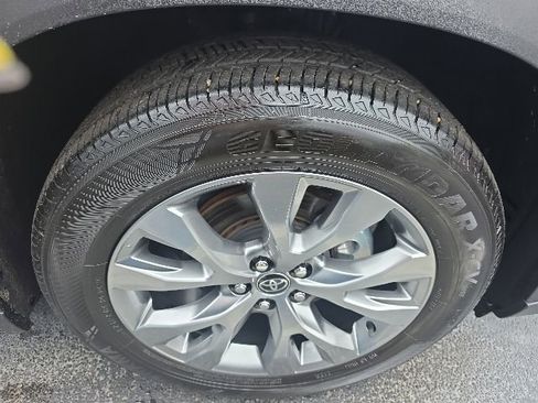 Used 2024 Toyota Grand Highlander FWD image 7