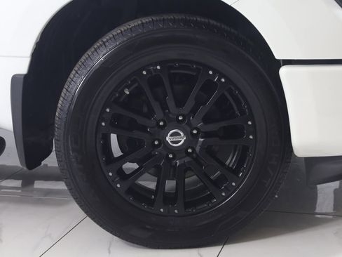 Used 2019 Nissan Titan SV w/ SV Convenience Package image 14