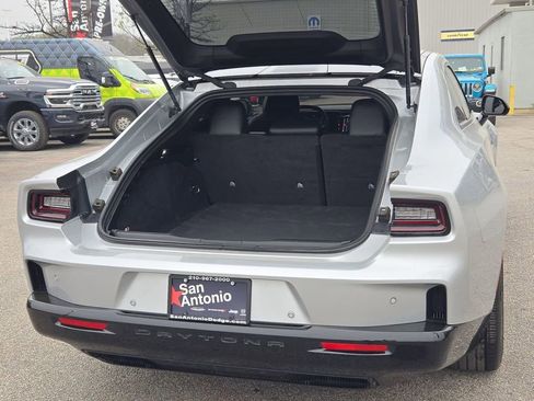 Used 2025 Dodge Charger R/T w/ Quick Order Package 25M R/T image 25