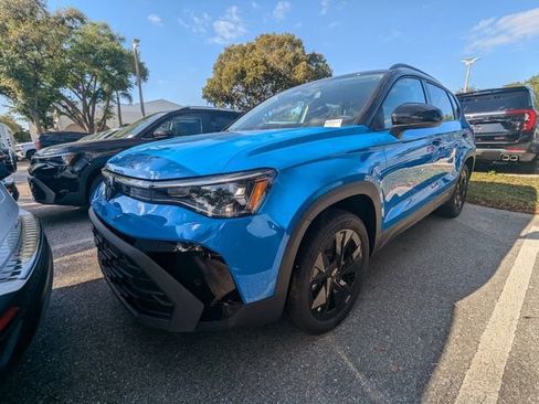 Used 2025 Volkswagen Taos SE image 3