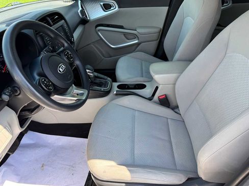 Used 2020 Kia Soul LX FWD image 13