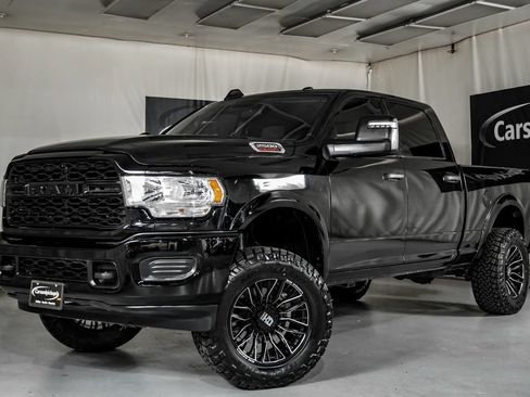 Used 2024 RAM 2500 Tradesman w/ Chrome Appearance Group AWD/4WD image 6