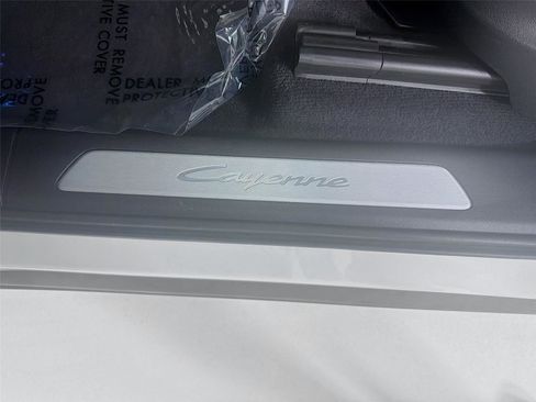 Certified 2025 Porsche Cayenne image 10