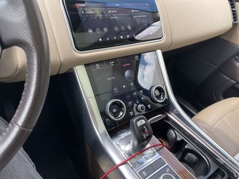 Used 2020 Land Rover Range Rover Sport HSE image 11