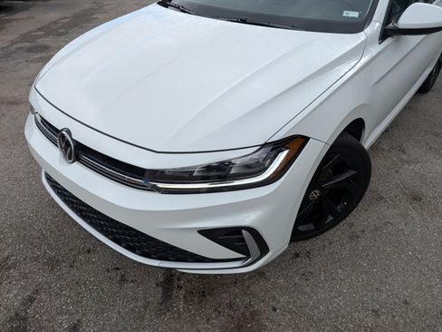 Used 2025 Volkswagen Jetta SE w/ Sunroof Package FWD image 13