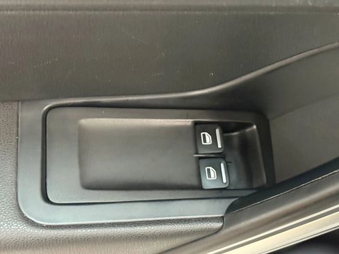 Used 2014 Volkswagen Beetle TDI image 22