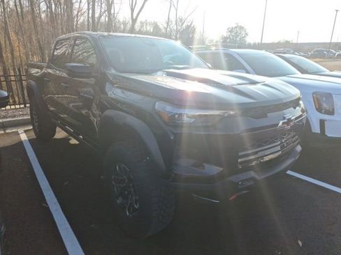 Used 2024 Chevrolet Colorado ZR2 w/ ZR2 Convenience Package III image 3